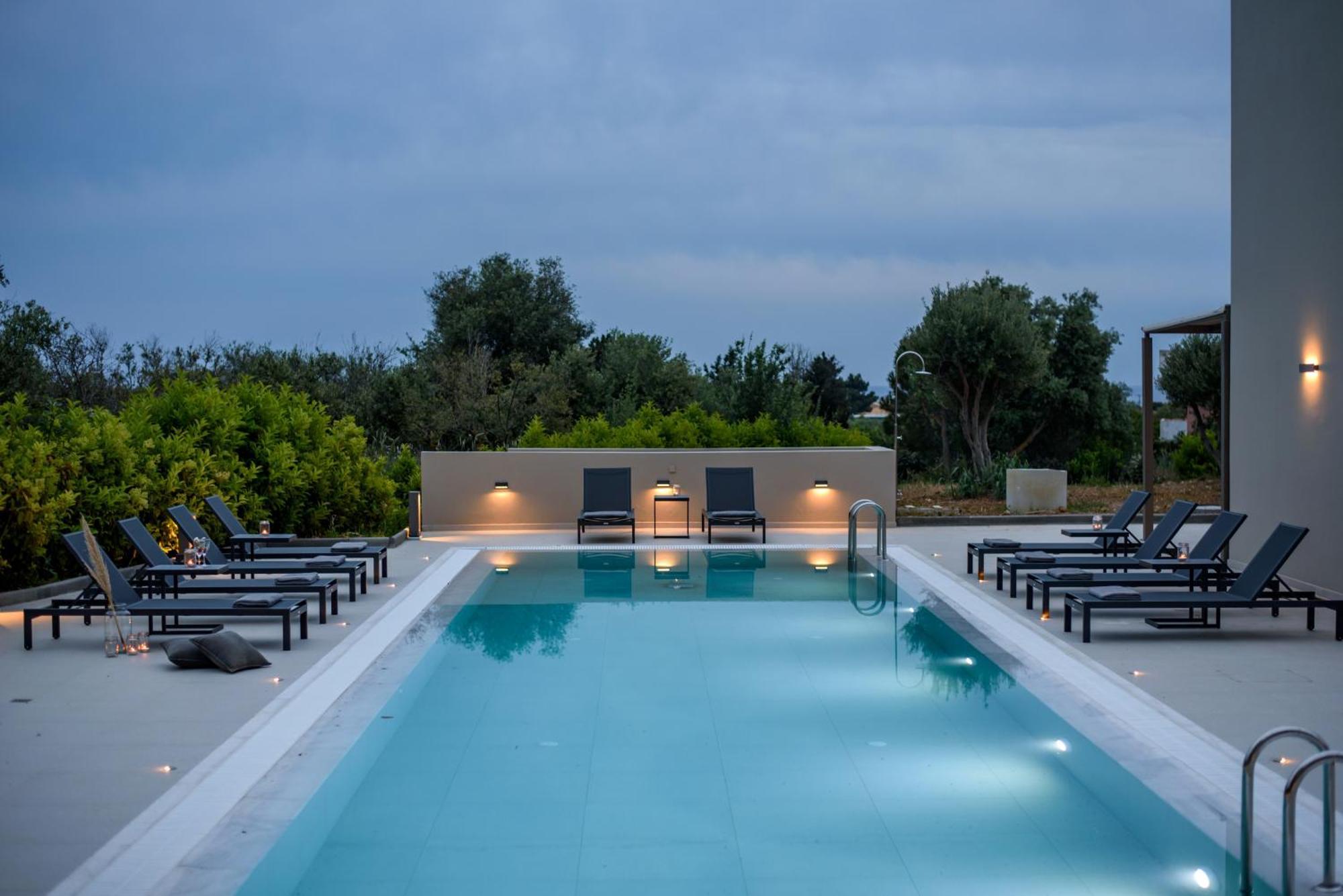Alekos Houses-akrotiri